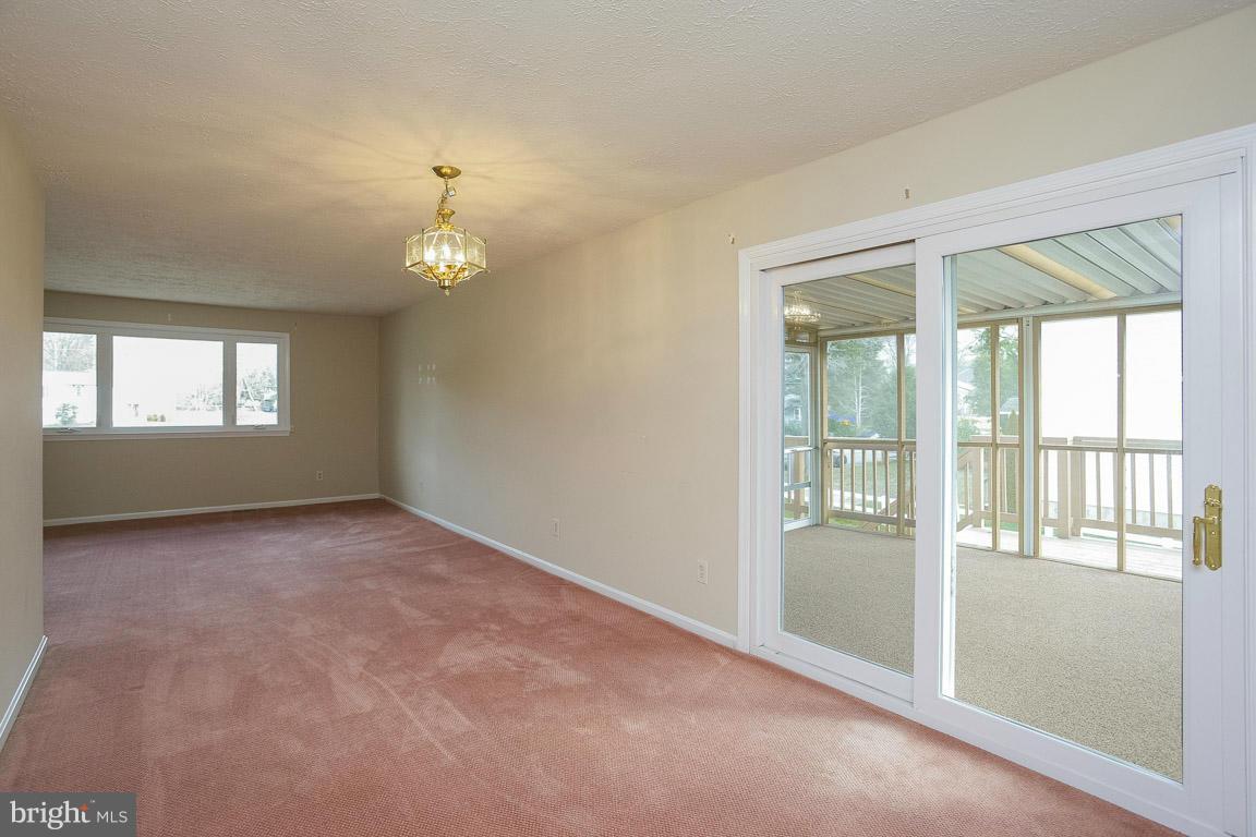 WOODLAND BEACH - Residential