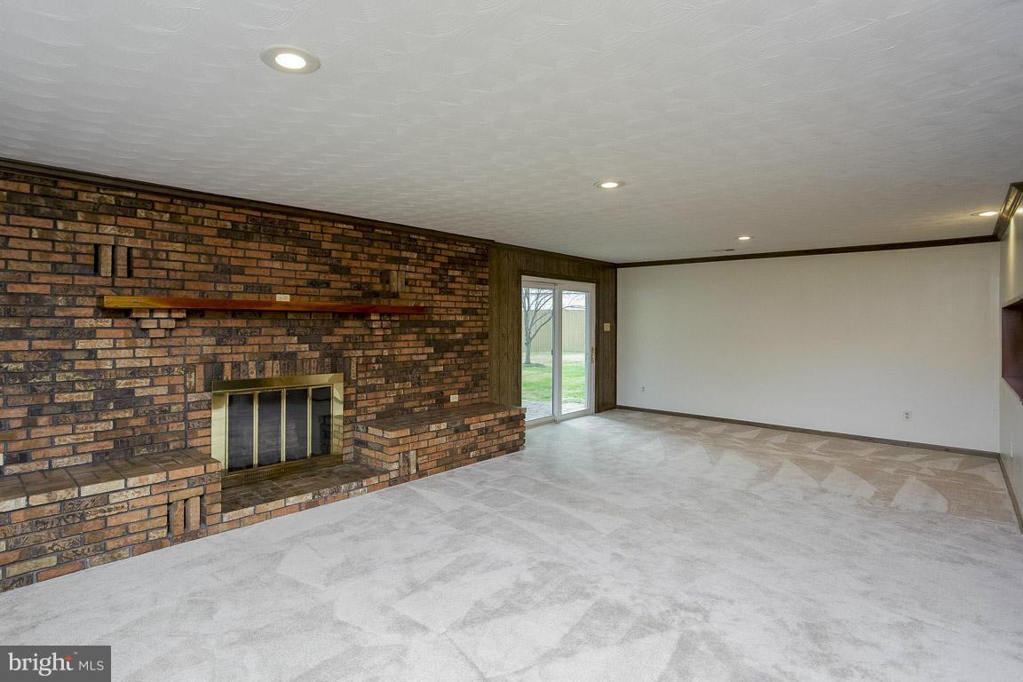 WOODLAND BEACH - Residential