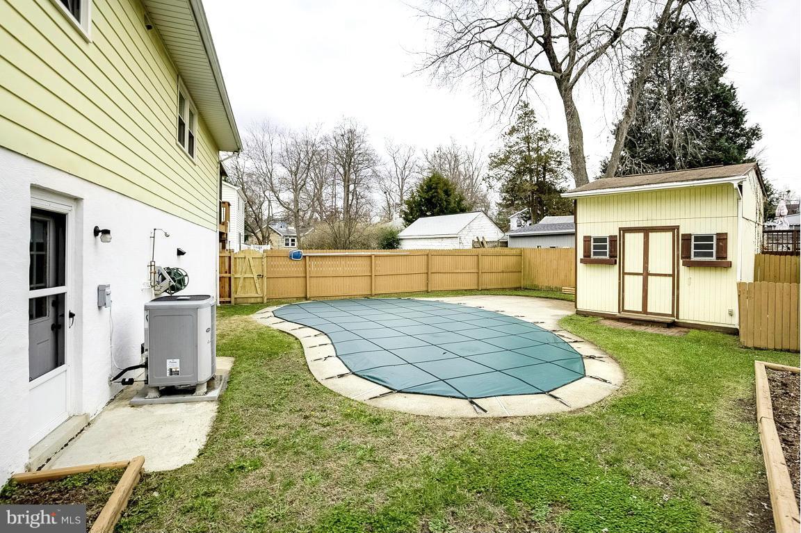 WOODLAND BEACH - Residential