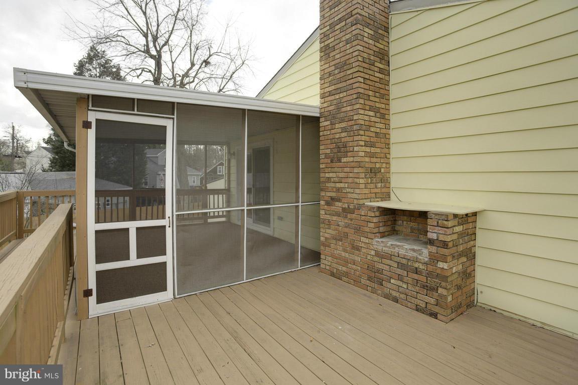 WOODLAND BEACH - Residential