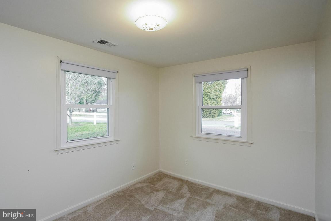 WOODLAND BEACH - Residential