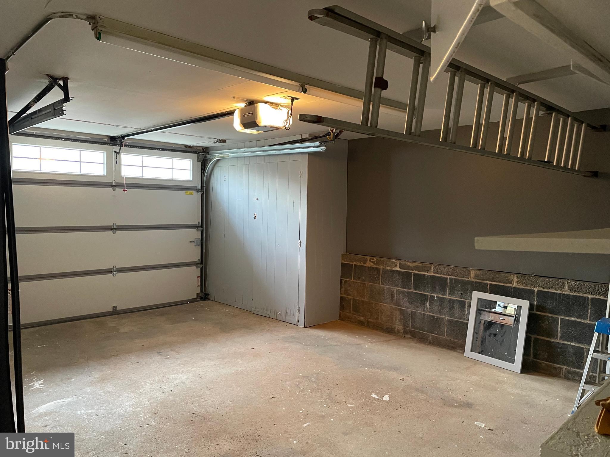 HUNTINGDON VALLEY - Residential