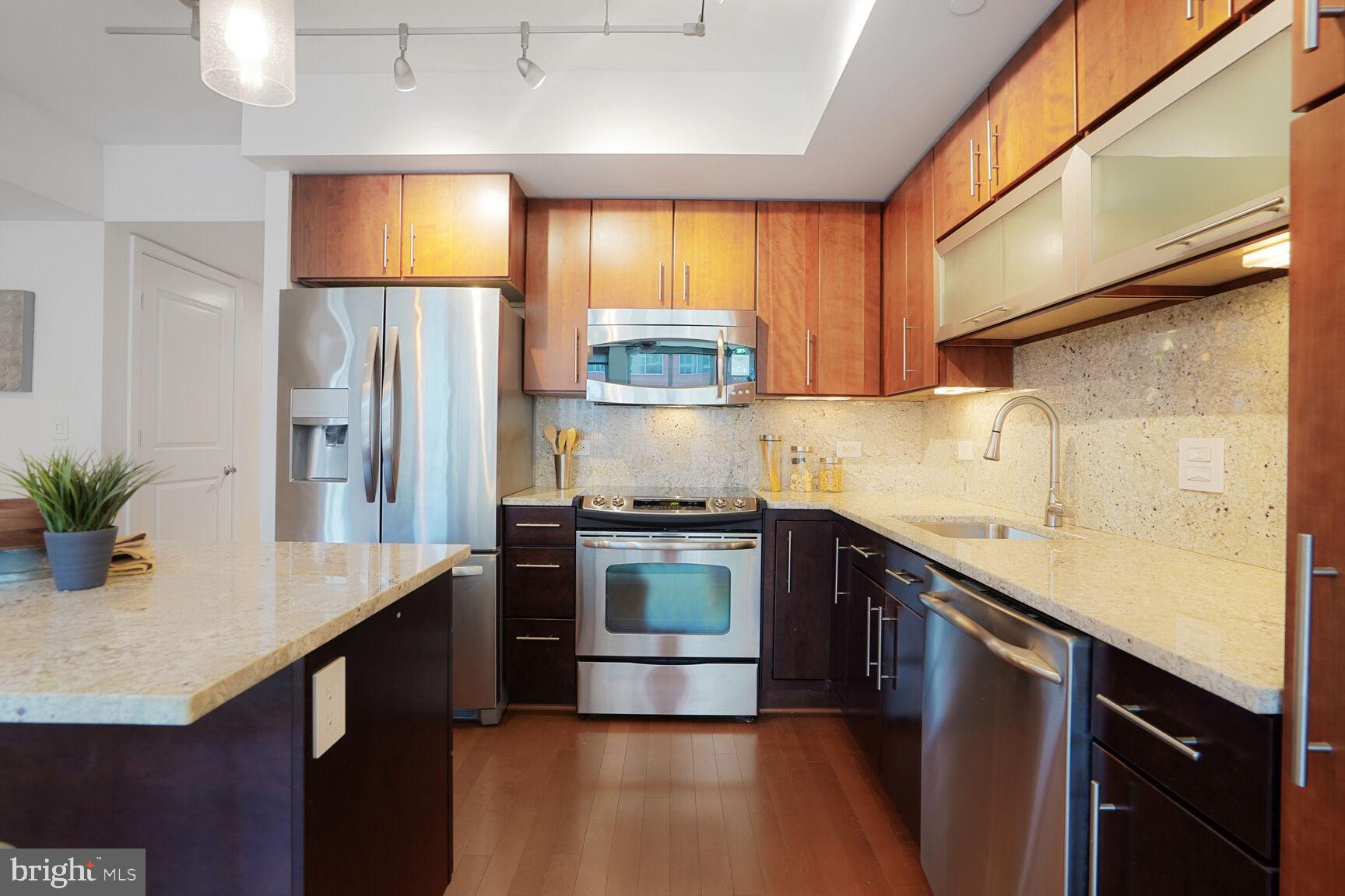 1025 1ST STREET SE 809