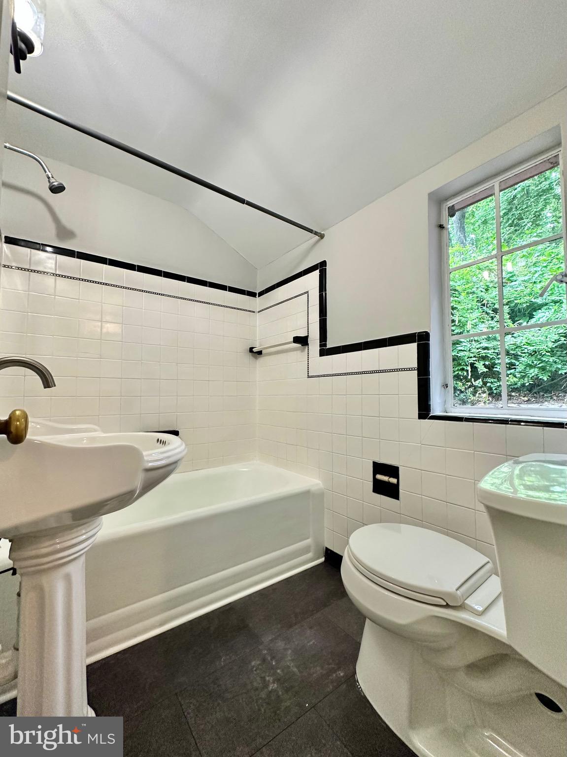 BEVERLEY HILLS - Residential Lease