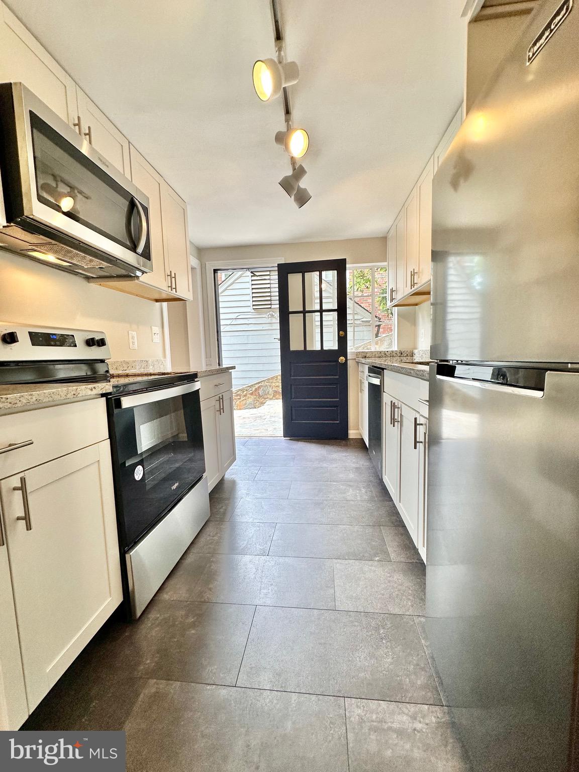 BEVERLEY HILLS - Residential Lease