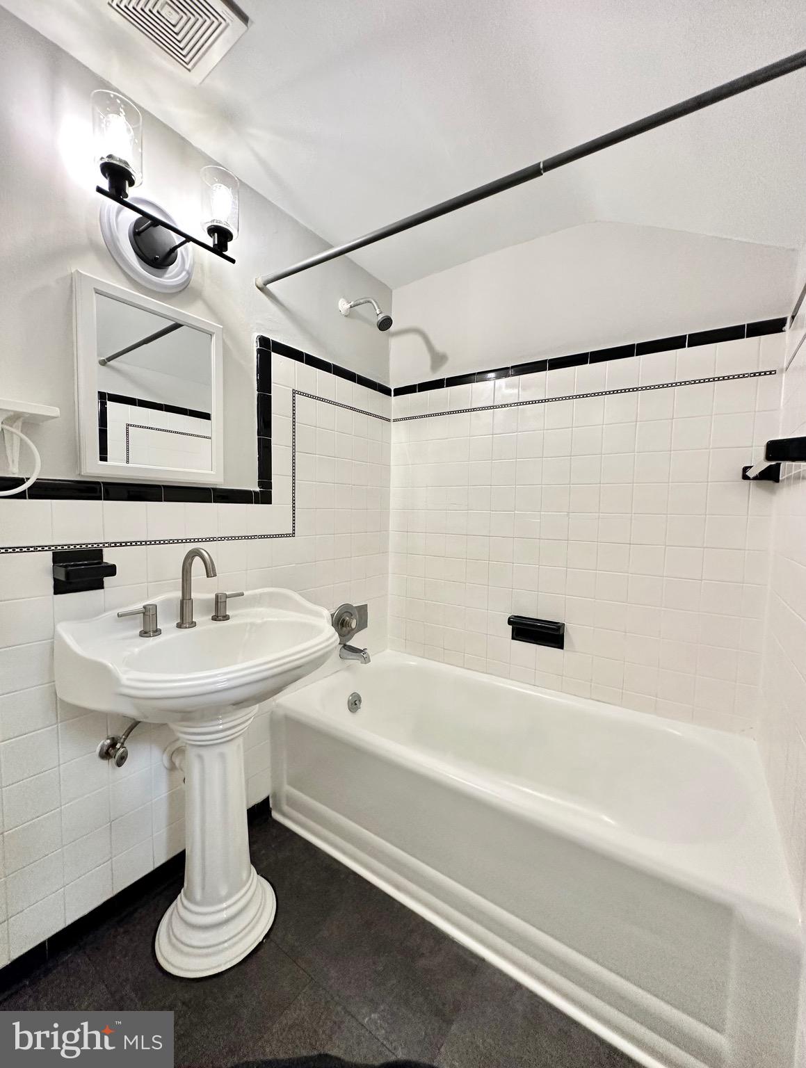 BEVERLEY HILLS - Residential Lease