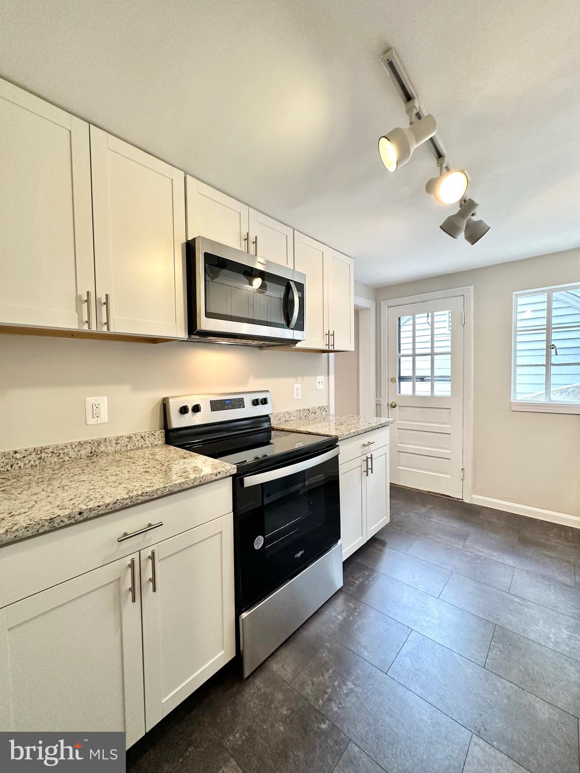 BEVERLEY HILLS - Residential Lease