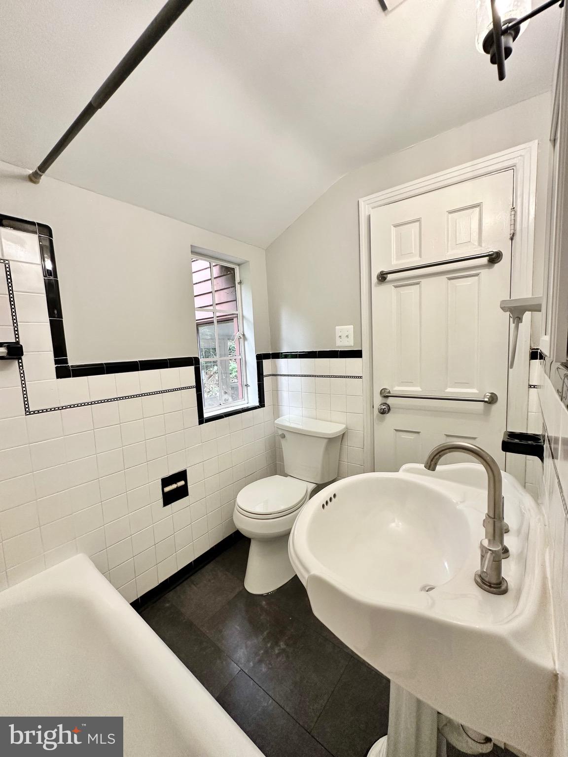 BEVERLEY HILLS - Residential Lease