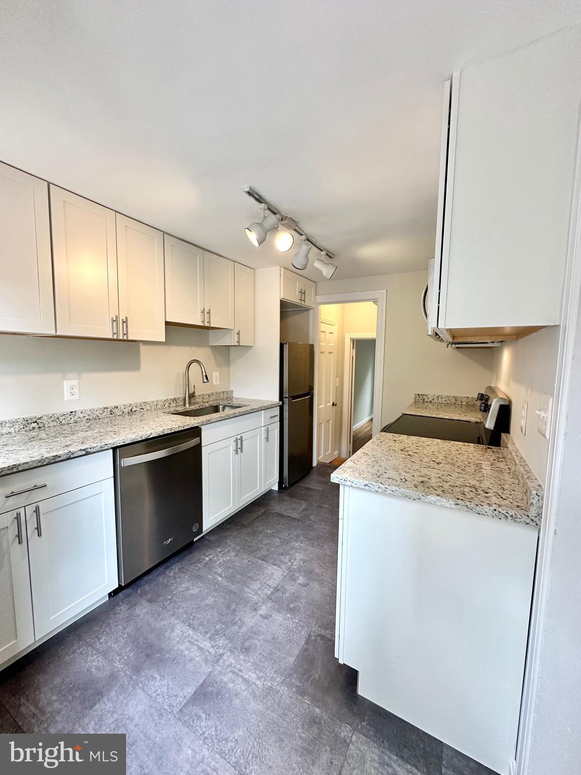 BEVERLEY HILLS - Residential Lease