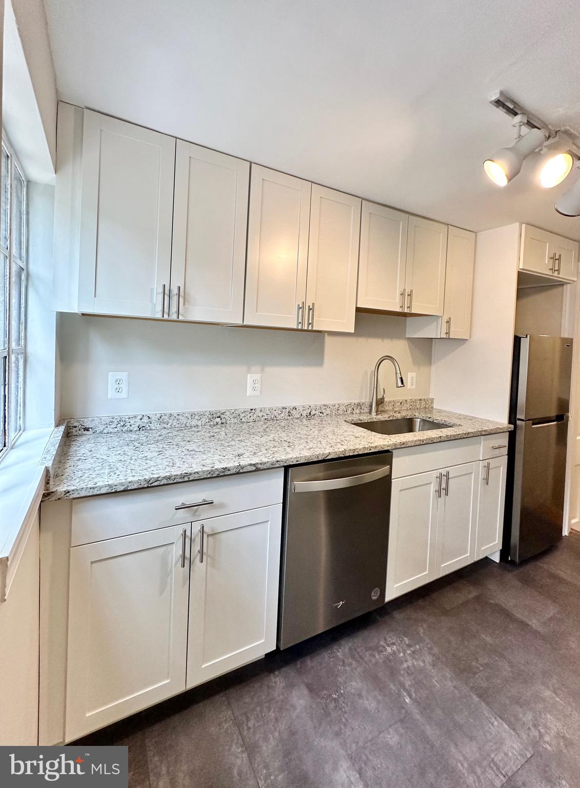 BEVERLEY HILLS - Residential Lease