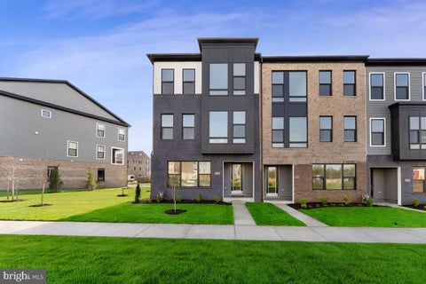 Townhouse For Sale - 129 Summit Point Boulevard #11J<br/> BOWIE, MD 20716