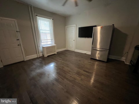 Townhouse For Rent - 521 S 41st Street #1R<br/> Philadelphia County, PHILADELPHIA, PA 19104