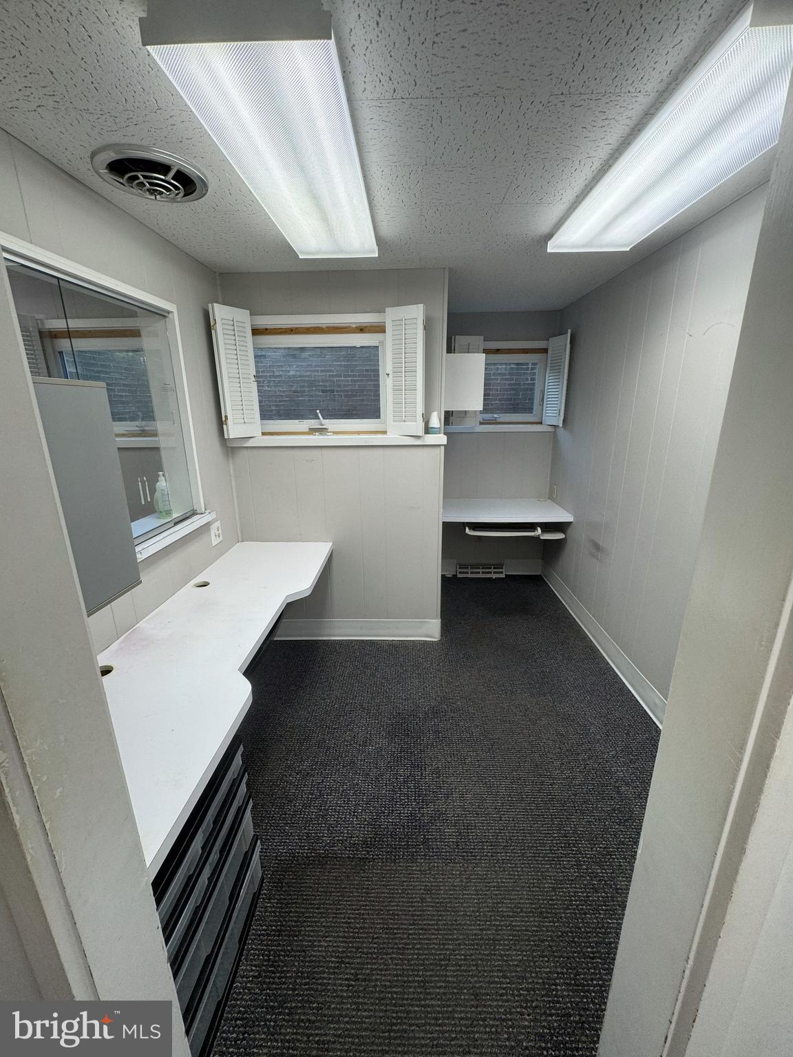 HIGHLANDS - Commercial Lease