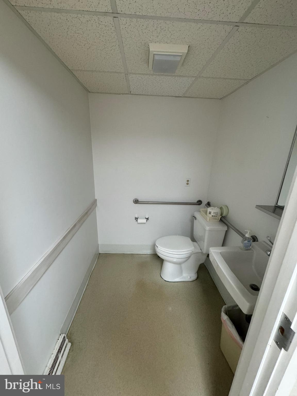 HIGHLANDS - Commercial Lease