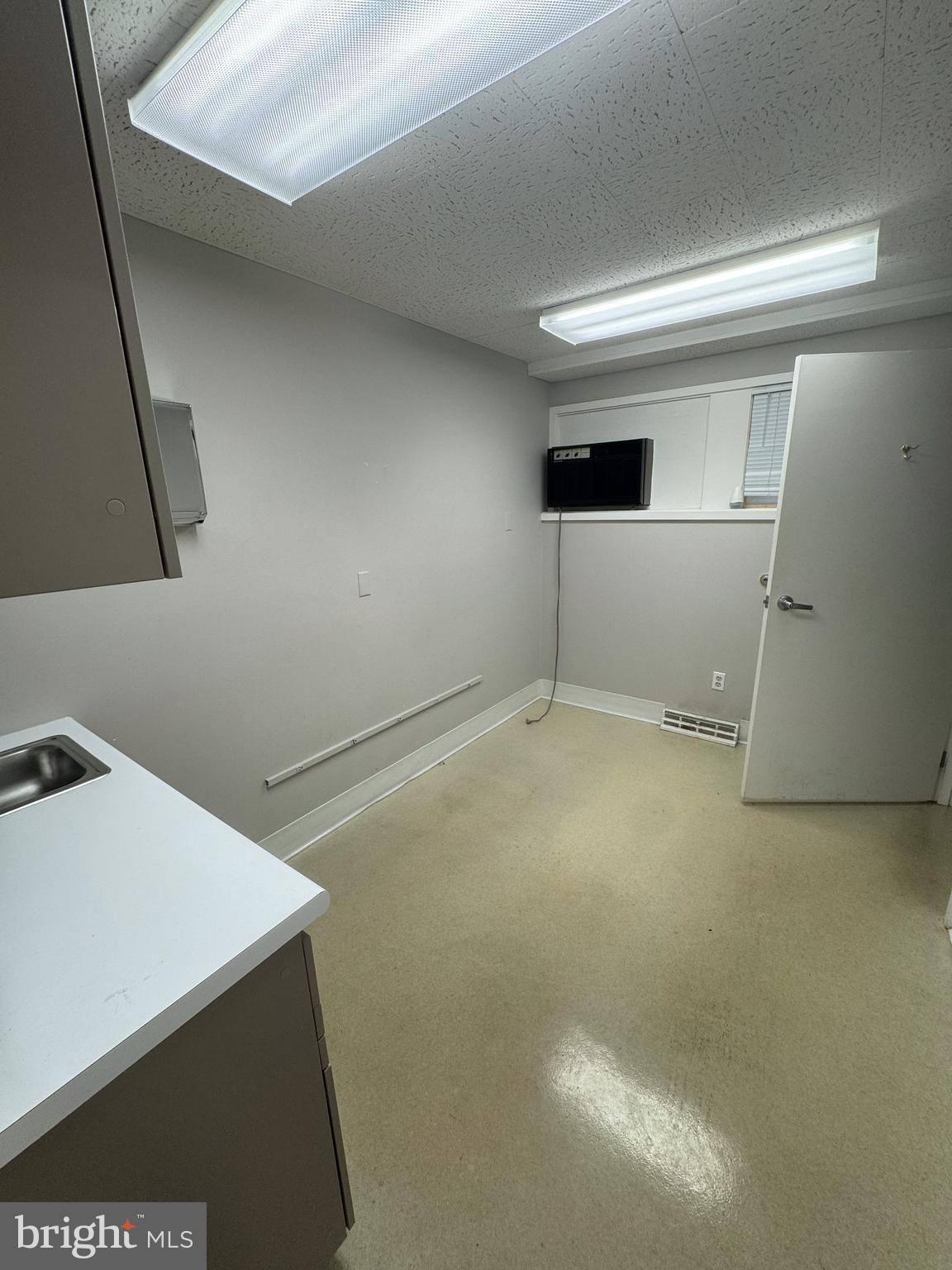 HIGHLANDS - Commercial Lease