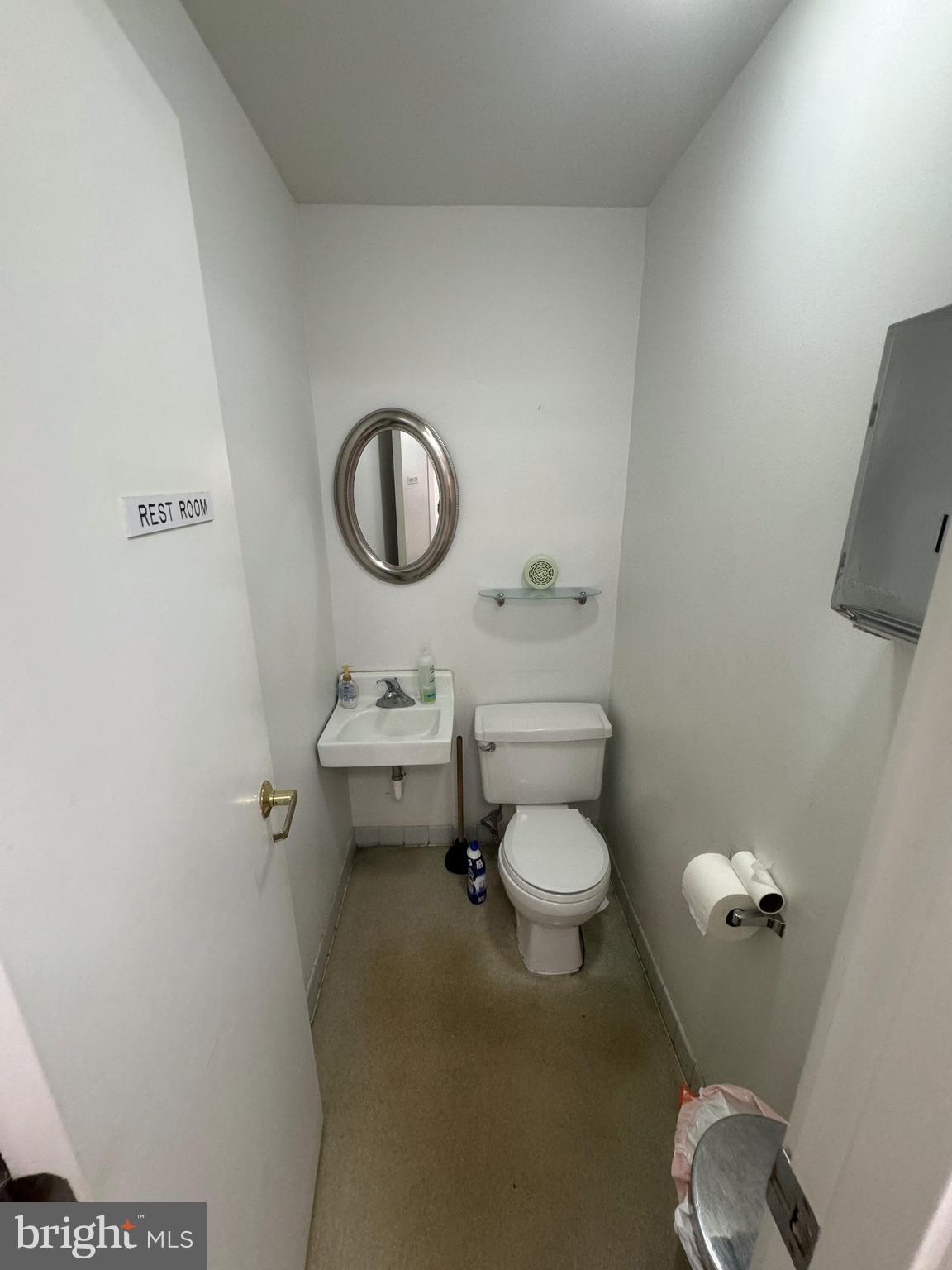 HIGHLANDS - Commercial Lease