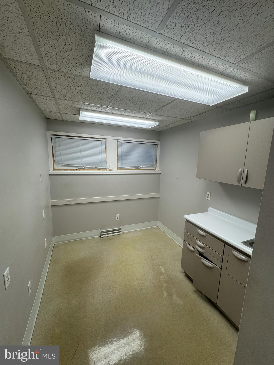 HIGHLANDS - Commercial Lease