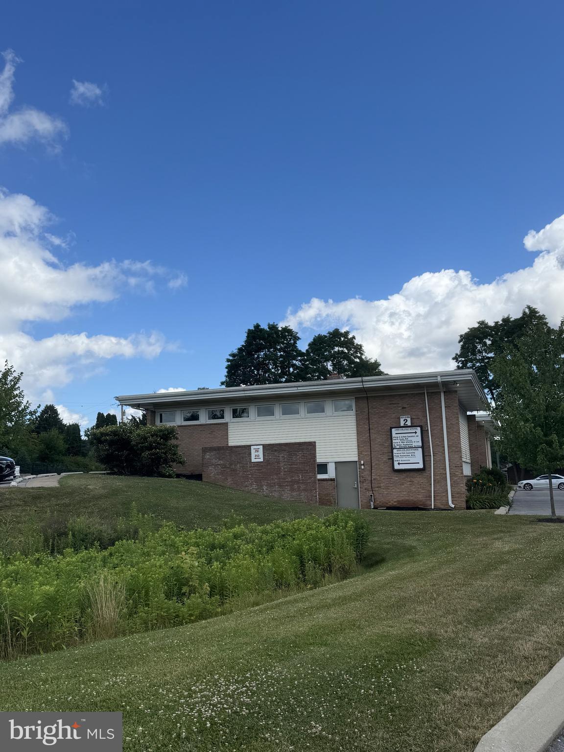 HIGHLANDS - Commercial Lease