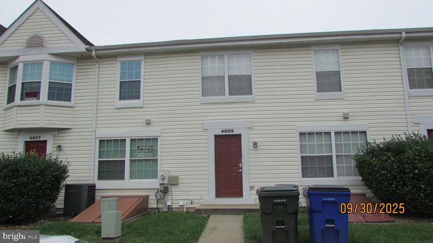 VERY CLOSE TO UNIVERSITY OF MARYLAND-1/2 mi to the front gate!  2 Bedroom 2.5 Bath Condo/Townhome. Approx 2000sf of total living area! Lower Level w/Rec Rm/Den plus Full Bath.  Convenient to shopping, grocery stores, Bars, Gym, Fast Food and much  more!  Property sold AS IS.