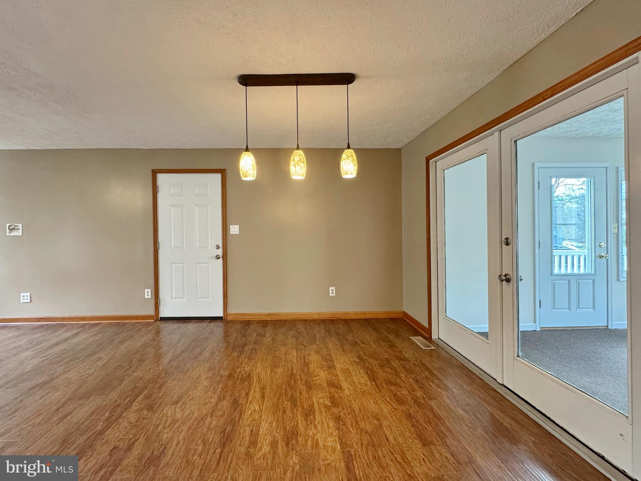 WHITE PLAINS - Residential