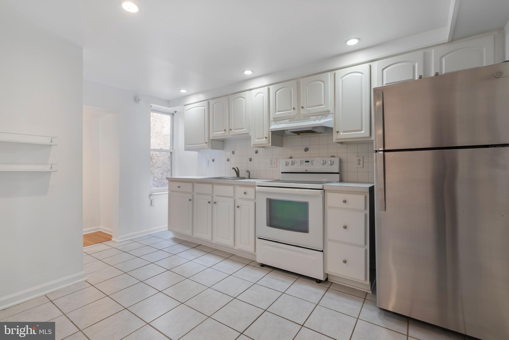 Enjoy this bright and inviting 1-bedroom, 1-bath apartment featuring central air and the convenience of in-unit laundry. This unit is located on the 2nd floor of the building, so it has an abundance of natural light. Located in the sought-after Queen Village neighborhood, you’ll be just minutes from I-95, the Italian Market, South Street, and a wide selection of local shops and restaurants.