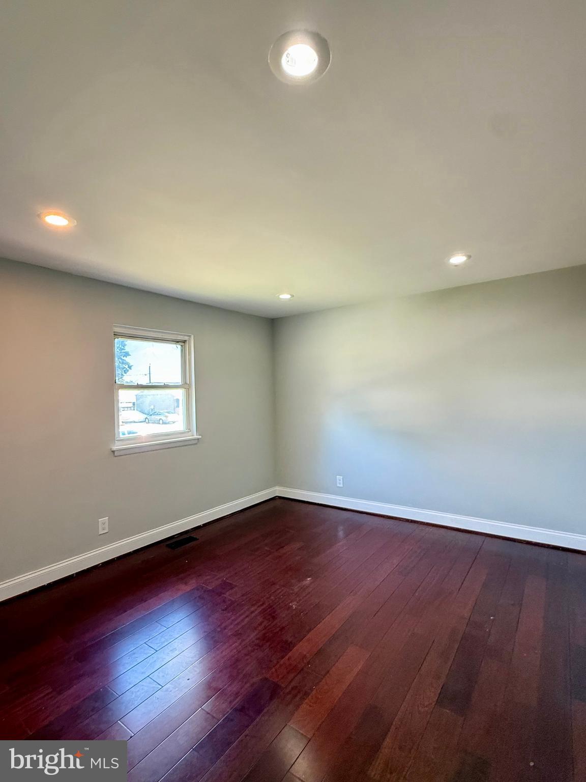 HOLLY MANOR - Residential