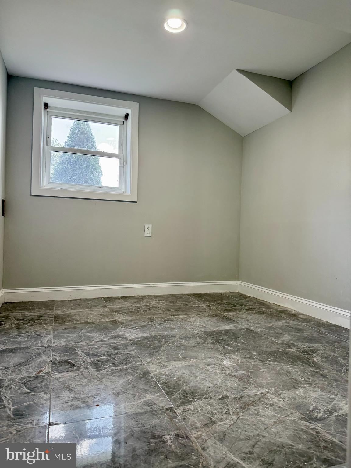 HOLLY MANOR - Residential