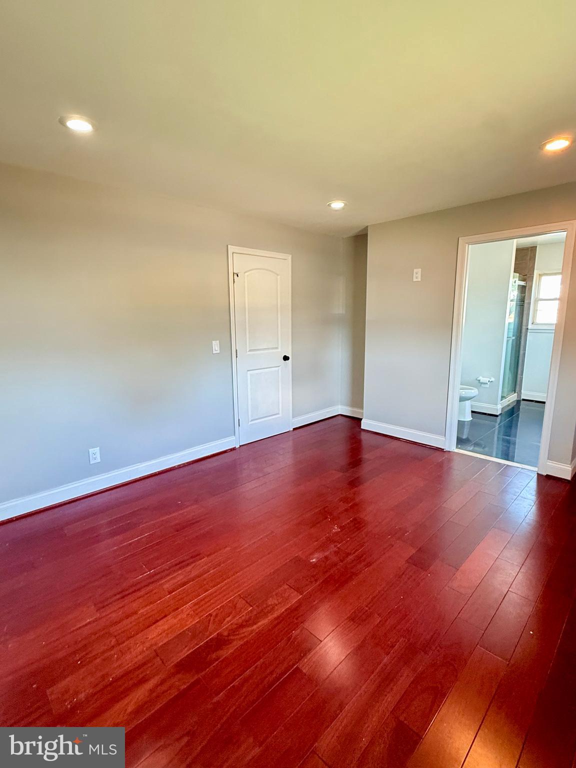 HOLLY MANOR - Residential