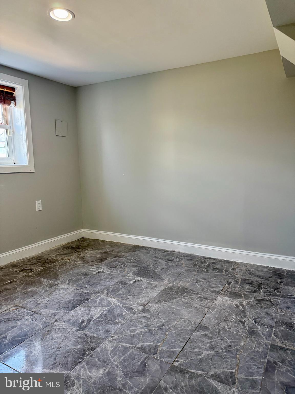 HOLLY MANOR - Residential