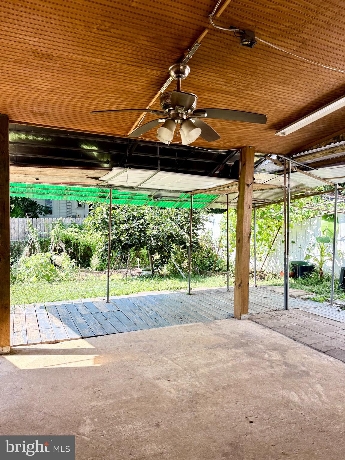 HOLLY MANOR - Residential