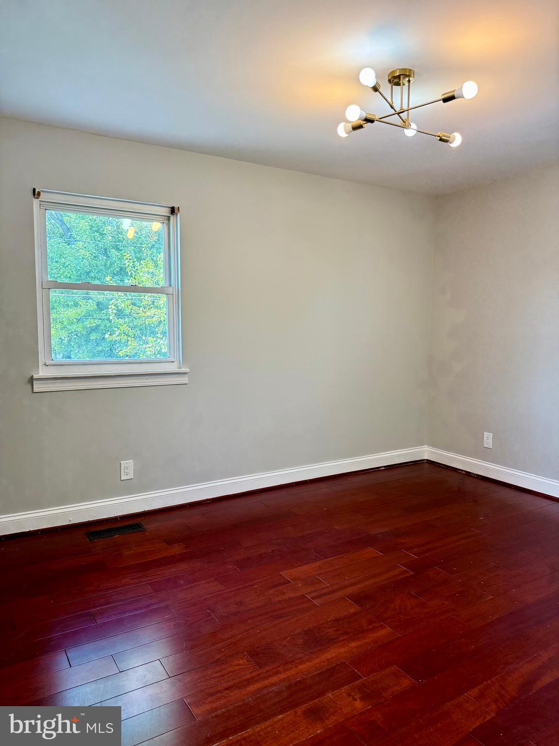 HOLLY MANOR - Residential