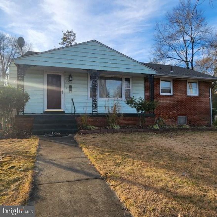 ***Multiple offers in Hand, Highest and best due Sunday at noon*** INVESTOR ALERT!!! Cash only, seller looking for quick settlement. Occupancy cannot be disbursed. Buyer responsible for having occupancy vacate the property. No lease. Sold as-is, no inspection. Do not approach property.