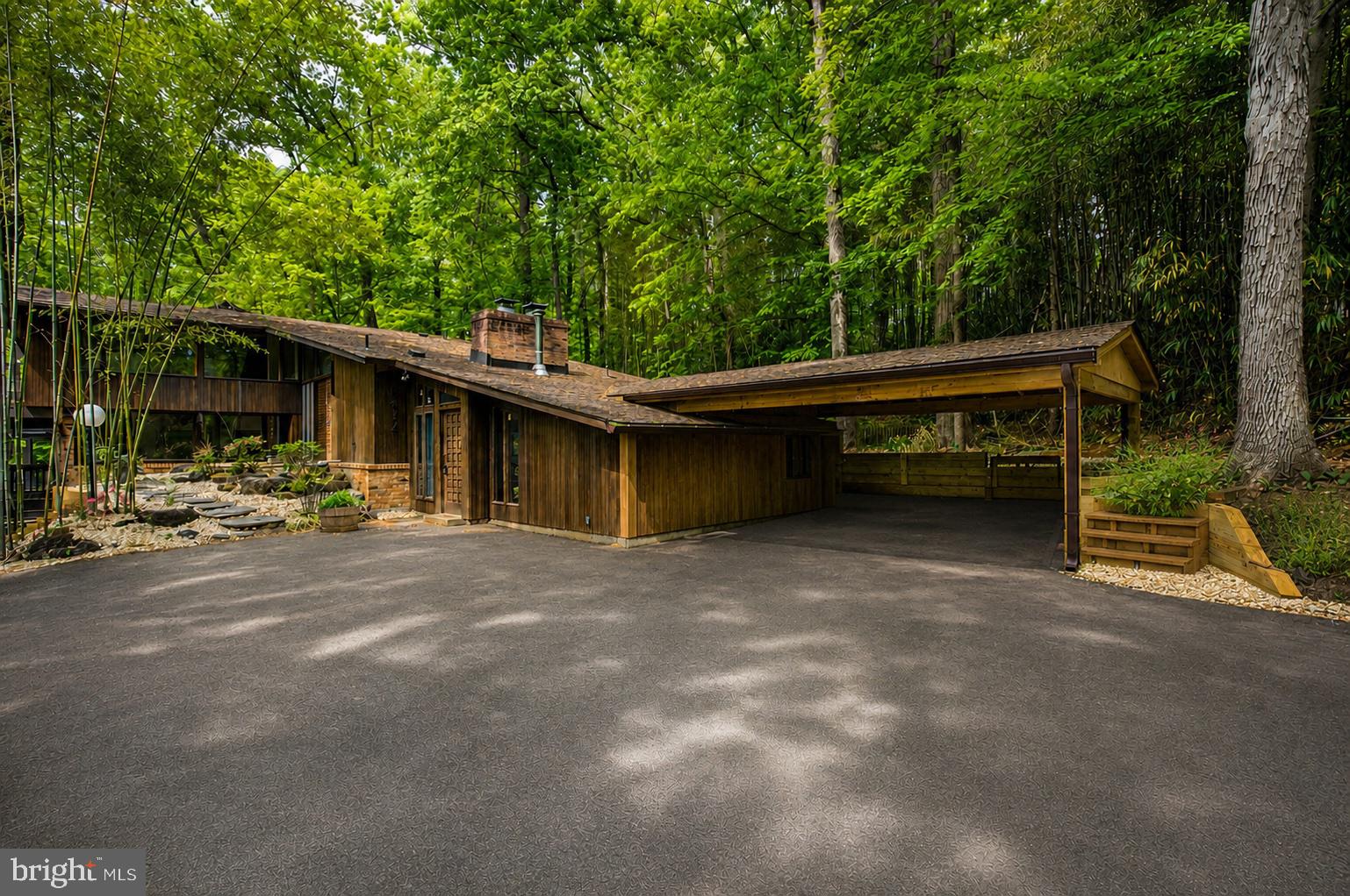 LAKE BARCROFT CLOISTERS - Residential