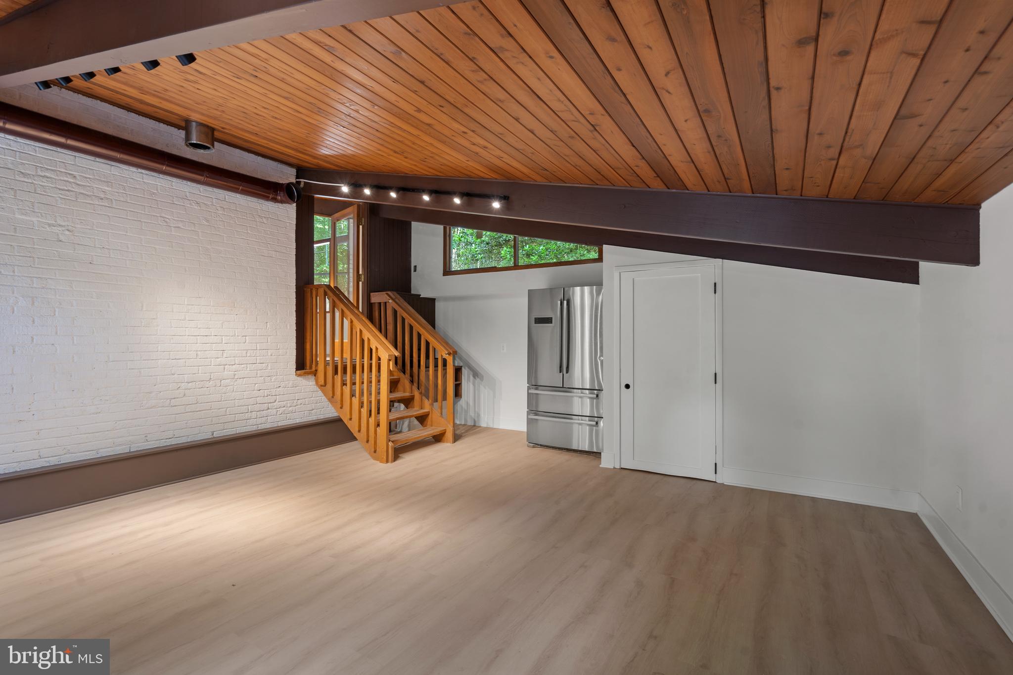 6412 RECREATION LANE