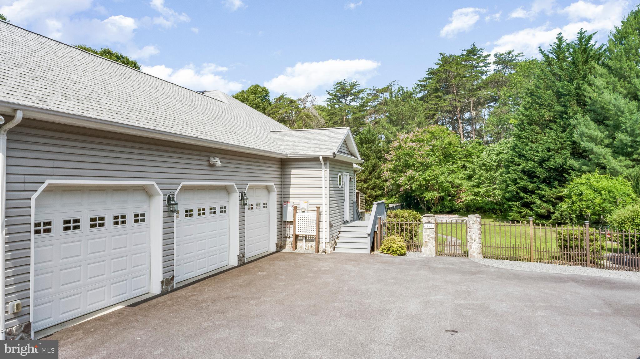 3420 PONDS WOOD COURT