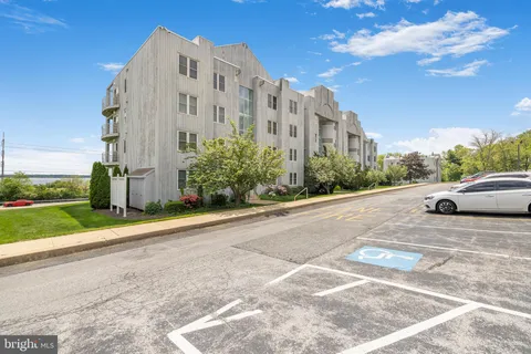 MLS: DENC2081110