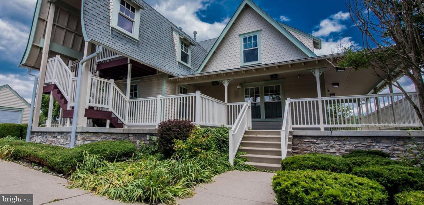 VILLAGES AT HILLVIEW - Residential