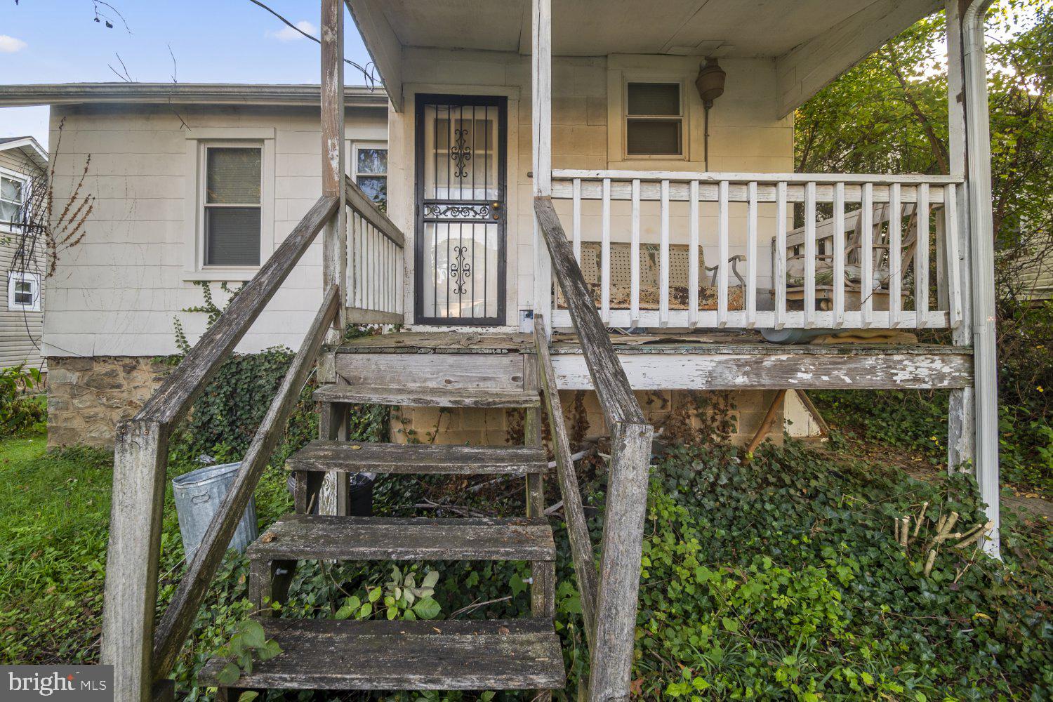 5806 WINNER AVENUE