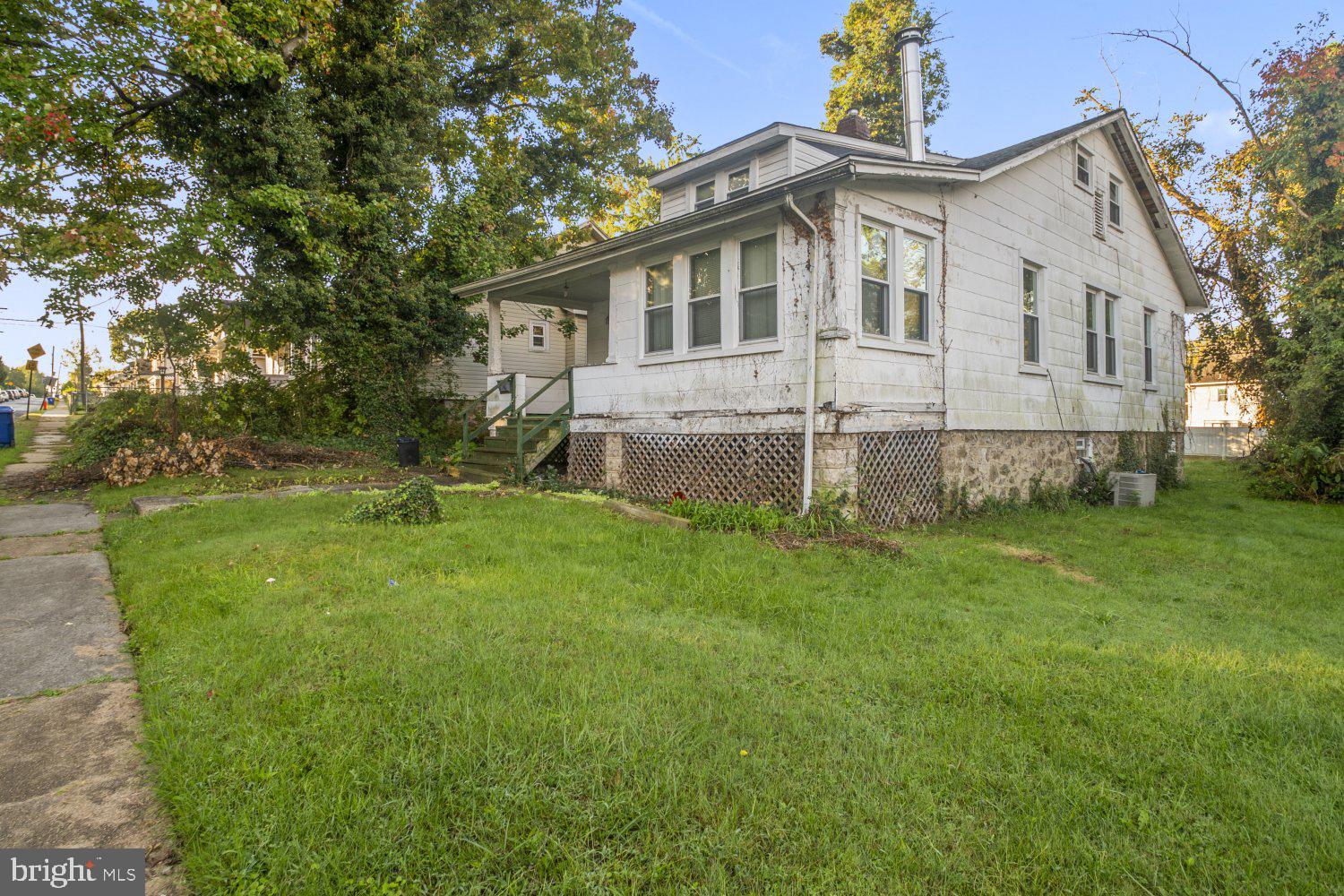 5806 WINNER AVENUE