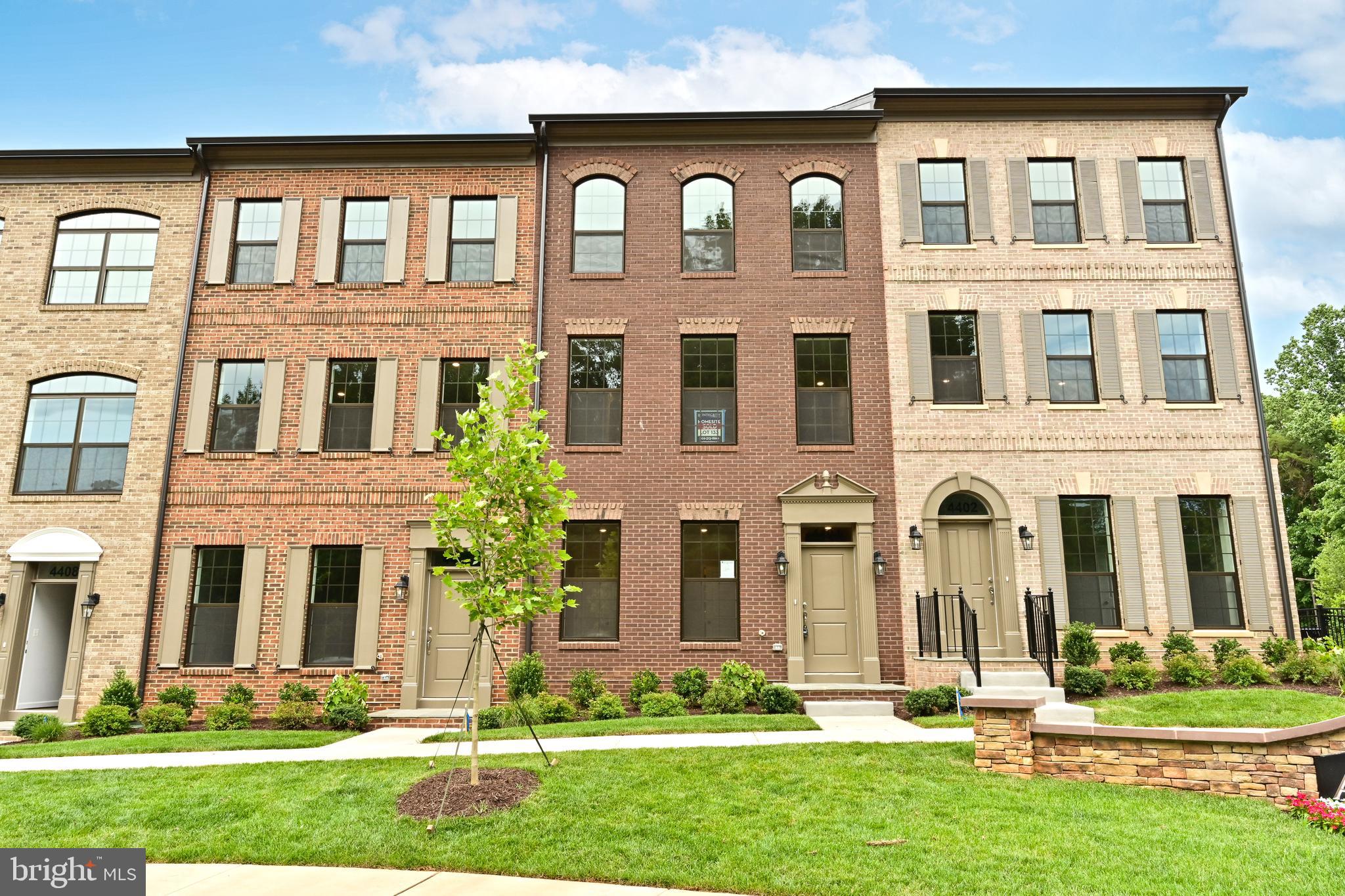 4404 FAIR LAKES COURT