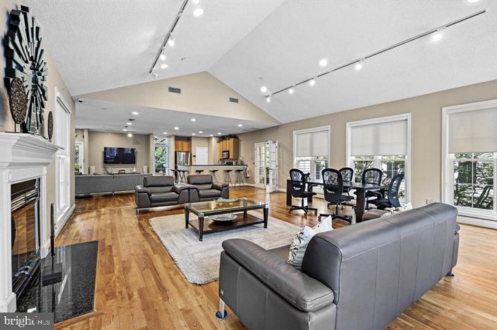 FOUNTAINS AT MCLEAN - Residential