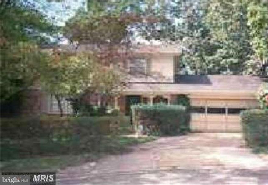 INVESTOR ALERT!!!!!STANDARD SALE! QUICK SETTLEMENT! BUY THIS LARGE 3LVL 3BR 2.5BA,2 car garage IN  FORT WASHINGTON 20744 NEAR BOCK RD. House is being sold AS-IS and CASH or HARD MONEY LENDER only. This house is being conveyed vacant WITH OUT  deed restrictions usually applicable to foreclosures .THIS IS A STANDARD SALE, SELLER IS : PARADA REALTY, INC.