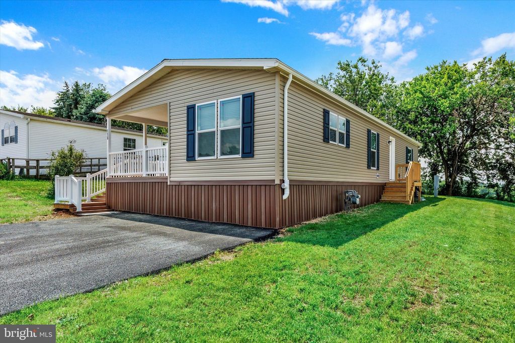 Photo of 116 Carbridge Road W, STEWARTSTOWN, PA 17363 (MLS # PAYK2083902)