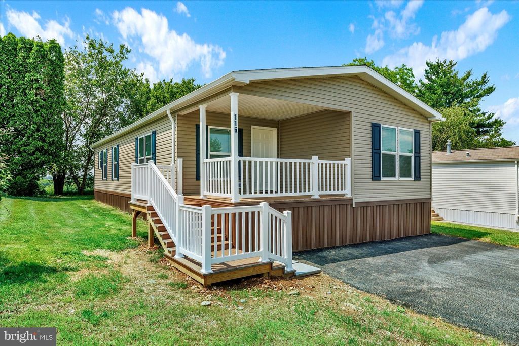 Photo of 116 Carbridge Road W, STEWARTSTOWN, PA 17363 (MLS # PAYK2083902)