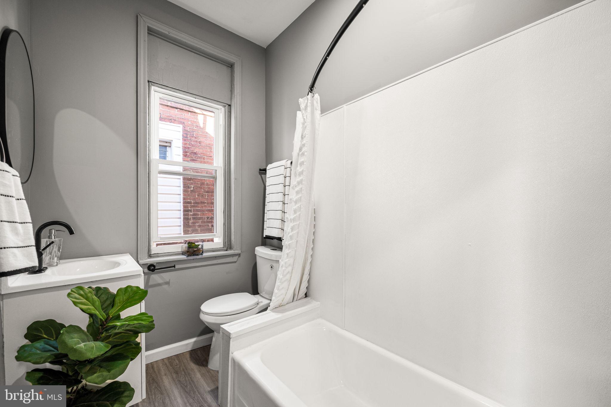 STRAWBERRY MANSION - Residential Lease