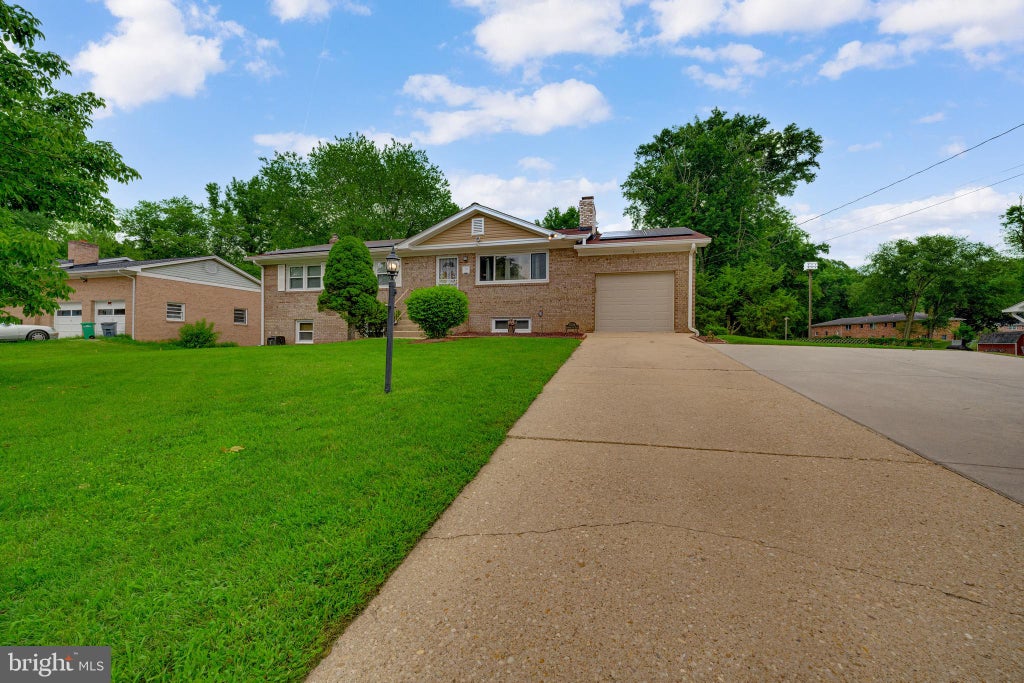 Photo of 11729 Redwood Drive E, BRANDYWINE, MD 20613 (MLS # MDPG2215372)