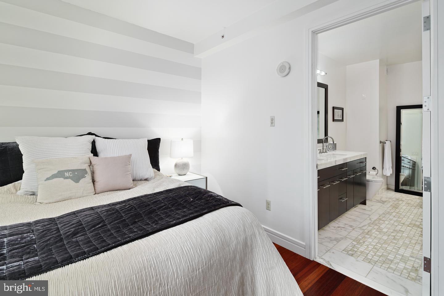 PENN SQUARE - Residential