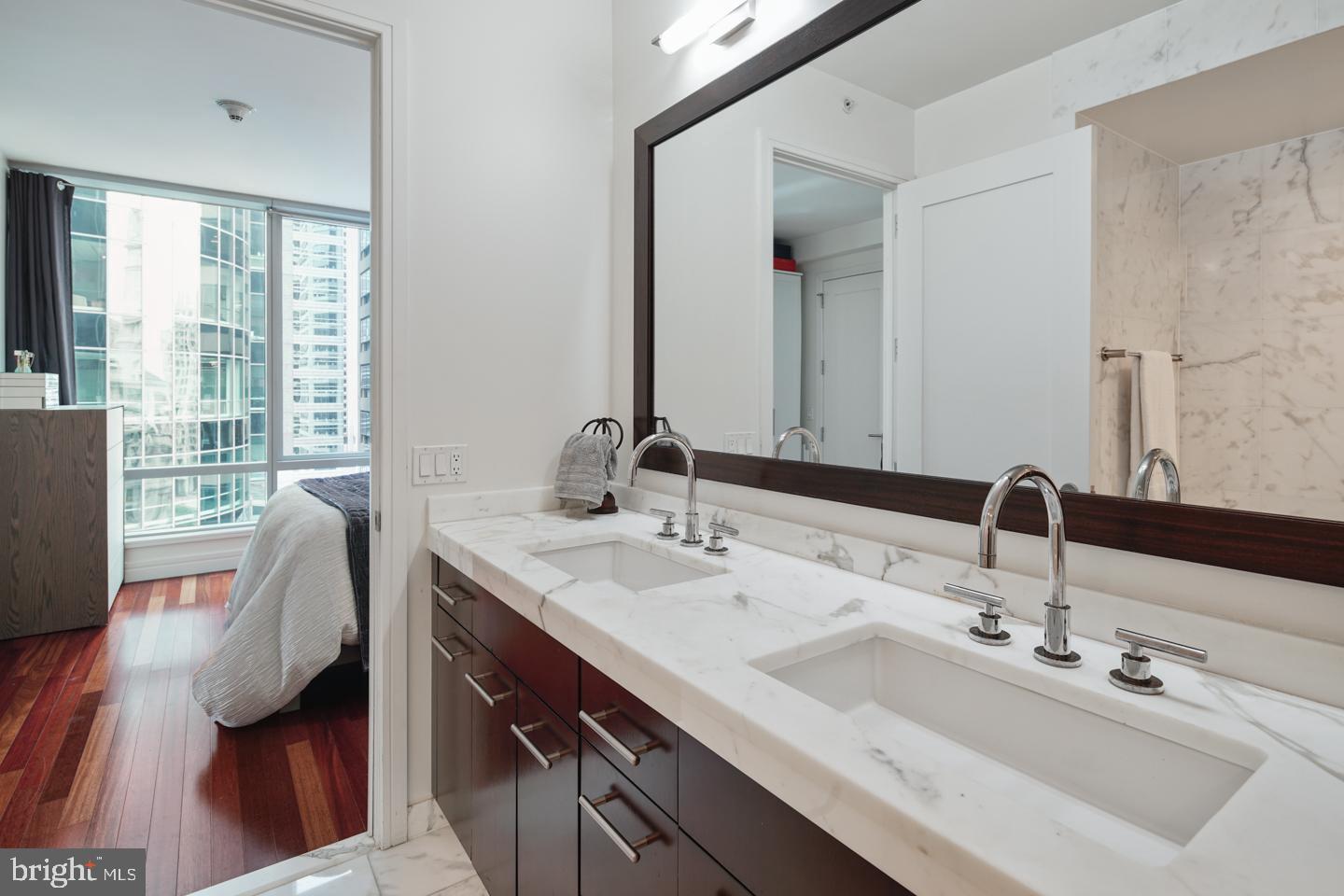 PENN SQUARE - Residential