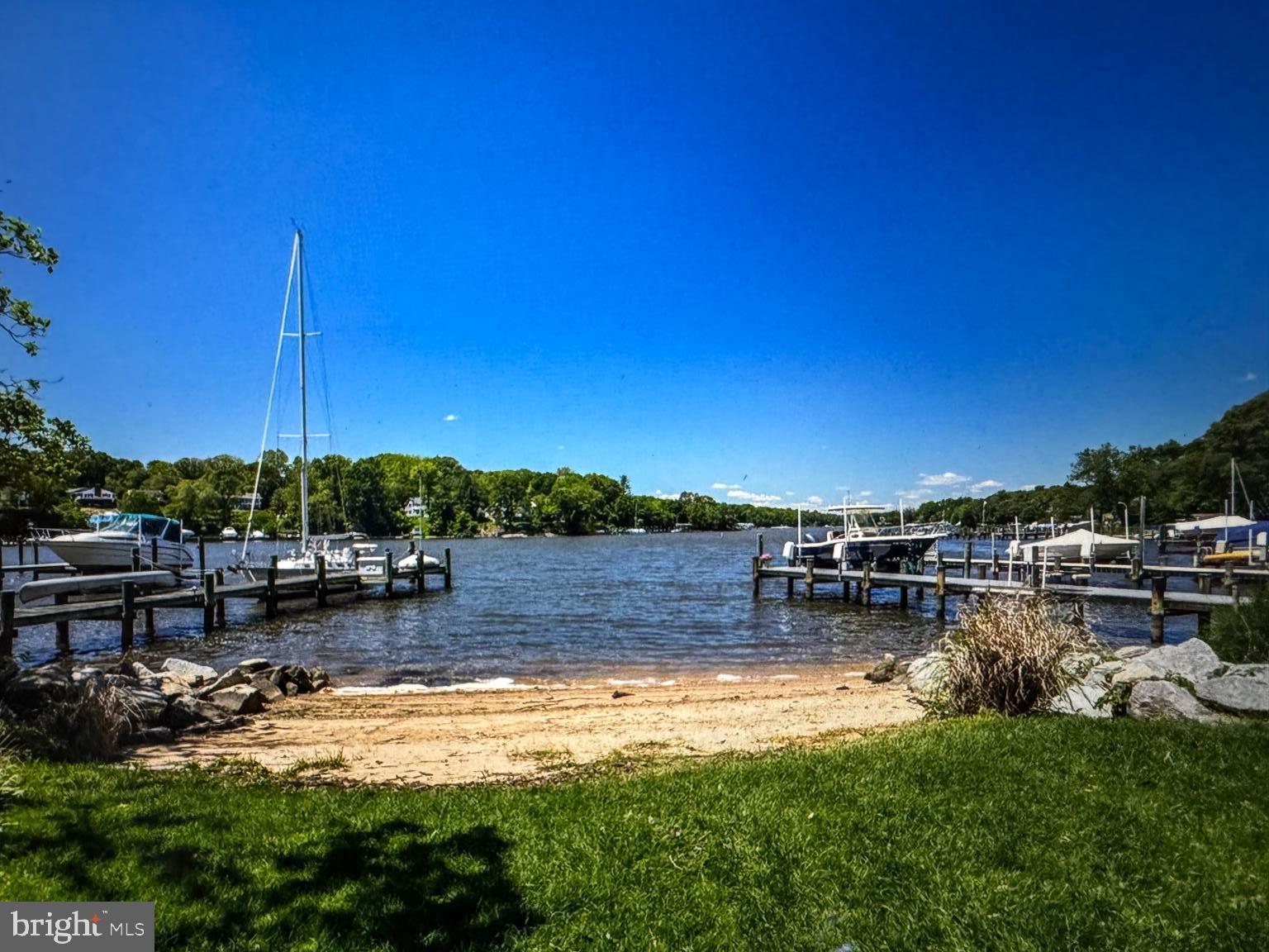 CARROLLTON MANOR - Residential Lease