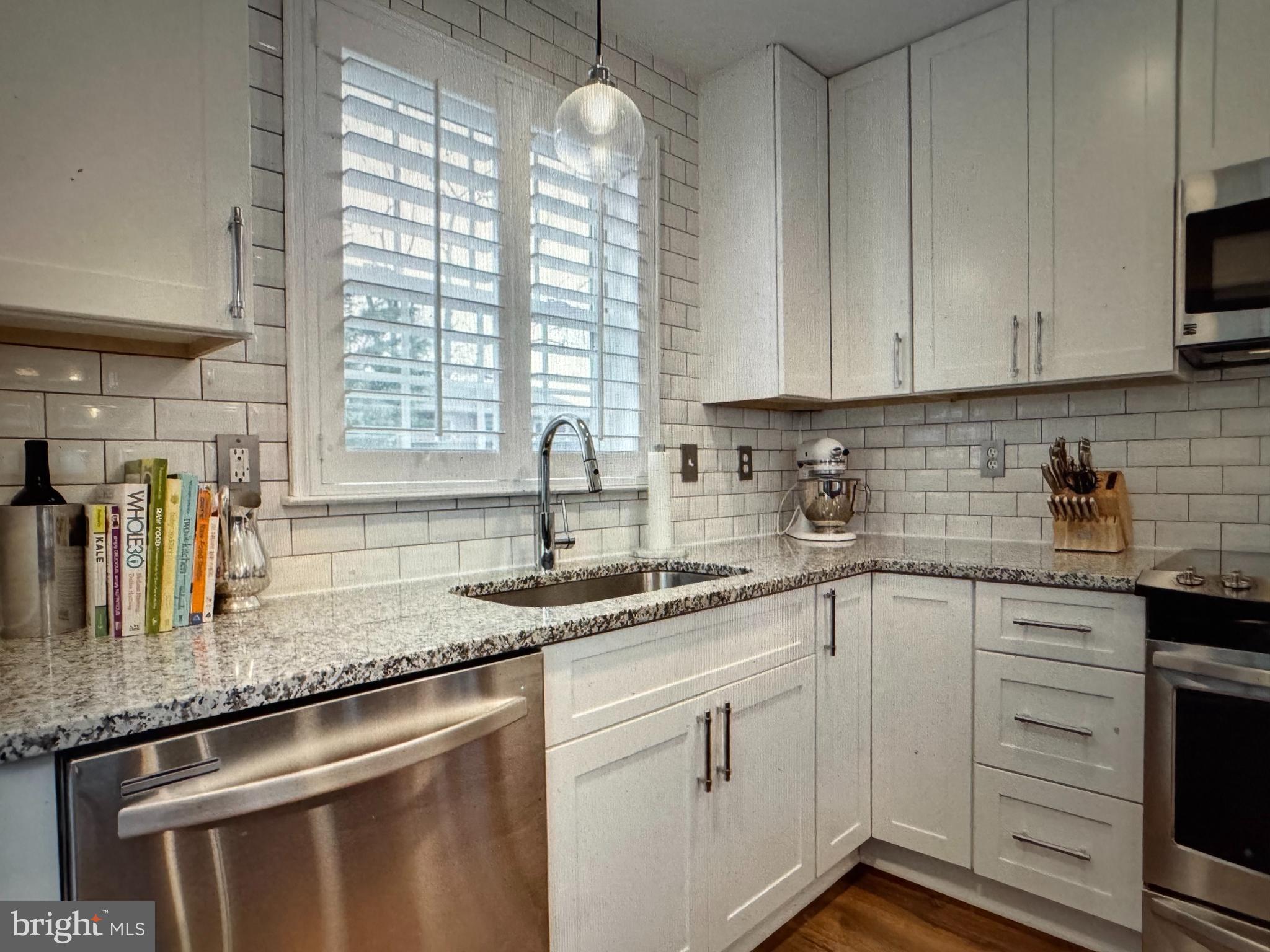 CARROLLTON MANOR - Residential Lease